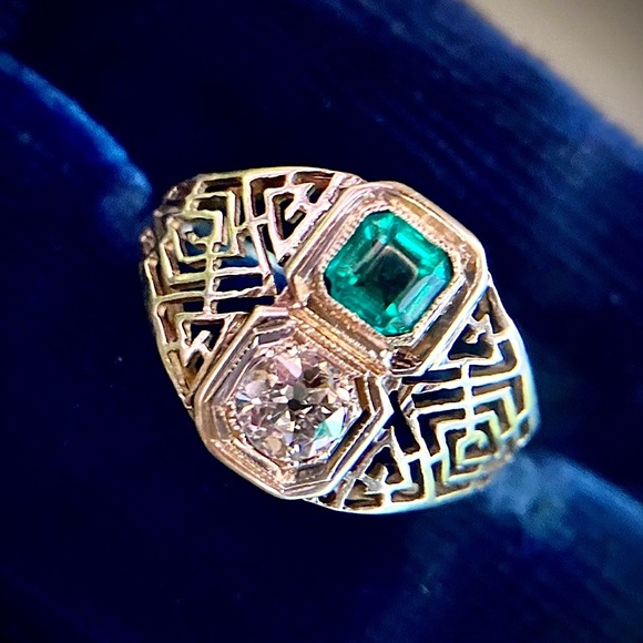 RARE Estate Ring! Solid Gold OLD European Cut Diamond and Green Emerald ring - Picture 6 of 15
